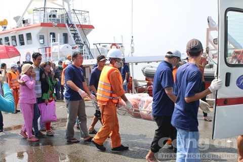 Nỗi đau quá lớn đối với những ngư dân nghèo - Ảnh: Thiên Long