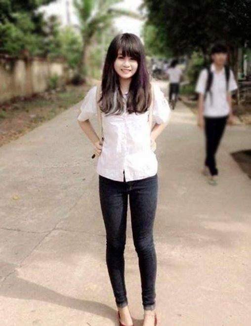 Dân mạng xôn xao trào lưu chụp ảnh hot girl ‘tìm người thân’