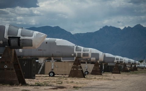 Các máy bay ném bom Rockwell B-1 Lancer nằm chờ bảo dưỡng tại Căn cứ Không quân Davis-Monthan. Ảnh AFP 