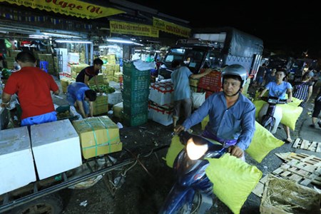 Anh: Khu cho thu vi nhat the gioi o Ha Noi sap bi “khai tu”