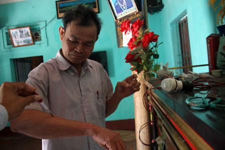 “Di nhan” ngam dien lam sang bong den gio ra sao?