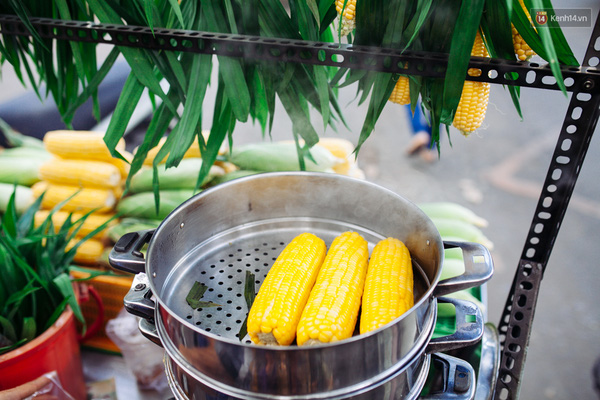 Một quả bắp tròn, căng mộng và chắc hạt thế này thế nào cũng giúp bạn thỏa mãn cơn buồn miệng.