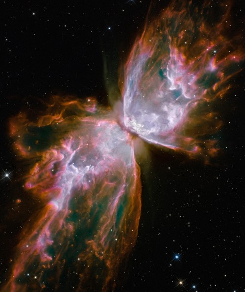 Kính Hubble vũ trụ đẹp: Ngắm nhìn những bức ảnh đẹp nhất được chụp bởi kính viễn vọng Hubble và thưởng thức vẻ đẹp tuyệt vời của vũ trụ. Sự hiện diện của những thiên hà, các hành tinh và sao chổi càng làm cho bức ảnh rực rỡ hơn.
