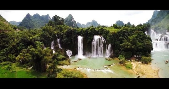 
Vẻ đẹp hùng vĩ của thác Bản Giốc trong clip Welcome to Vietnam
