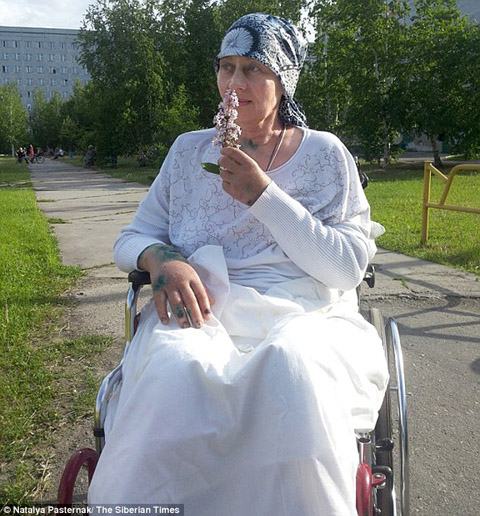 Chị Pasternak đang dần dần phục hồi sau vụ tấn công kinh hoàng