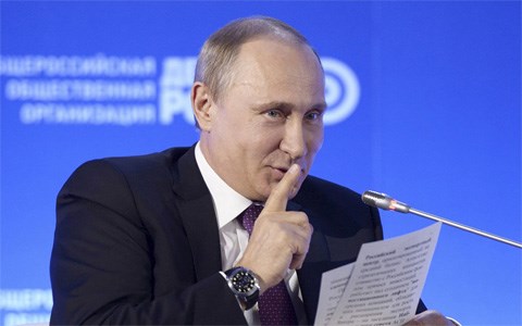 Ông Putin: Nói Nga tấn công NATO là mất trí (ảnh: Independent)