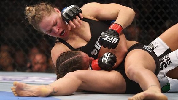 Ronda Rousey vô cùng nổi tiếng trên sàn đấu UFC.