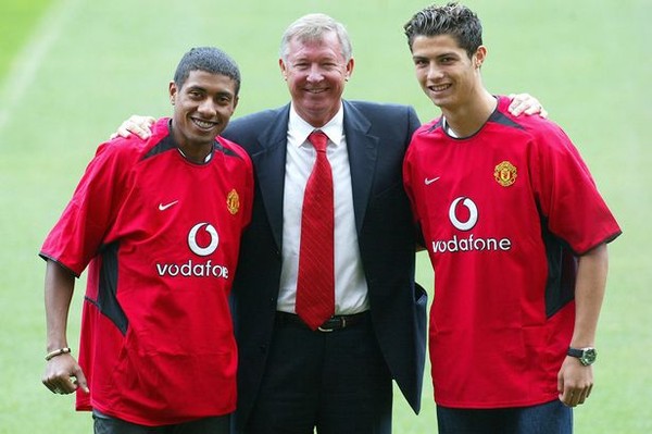 Sir-Alex-Ferguson-with-new-signings-Kleberson-L-and-Cristiano-Ronaldo-bfb4f