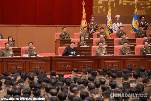Hyon Yong Chol (ngoài cùng bên trái) ngủ gật trong cuộc họp có sự tham gia của Kim Jong Un. Ảnh: China Daily
