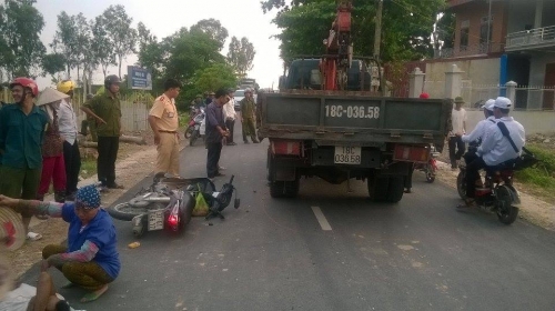 
Hiện trường vụ tai nạn khiến 1 người bị thương nặng tại Ý Yên - Nam Định
