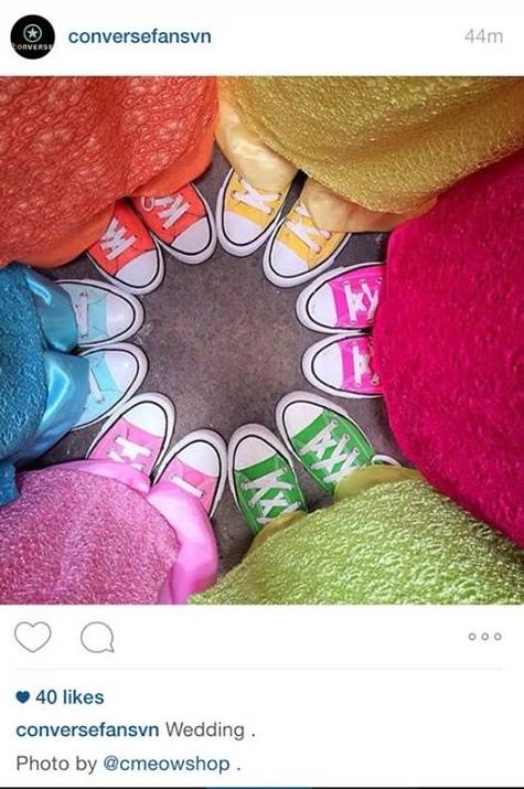 Một fanpage của Converse trên Instagram cũng đăng lại hình ảnh của đám cưới này. 
