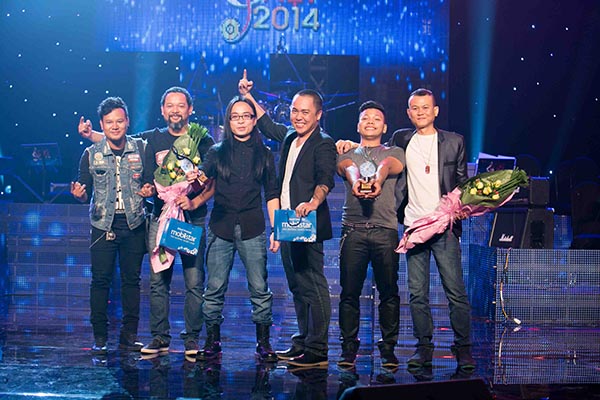Hạc san - nhóm nhạc duy nhất tranh tài trong chung kết Bài hát Việt với ca khúc Hoang tàn.