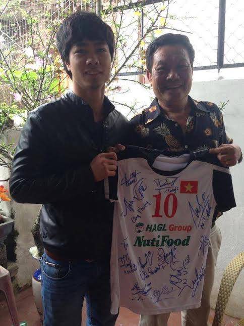 Công Phượng tới chơi nhà thầy Trương Quang Vinh nhân dịp Tết 2015