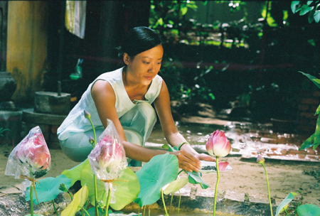 Một Hồng Ánh già dặn và từng trải hơn ở Trăng nơi đáy giếng