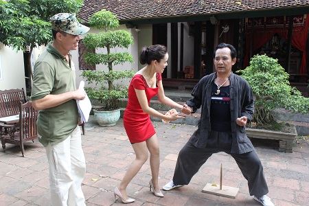 
Diễn viên Quang Tèo trong một cảnh phim hài võ thuật.
