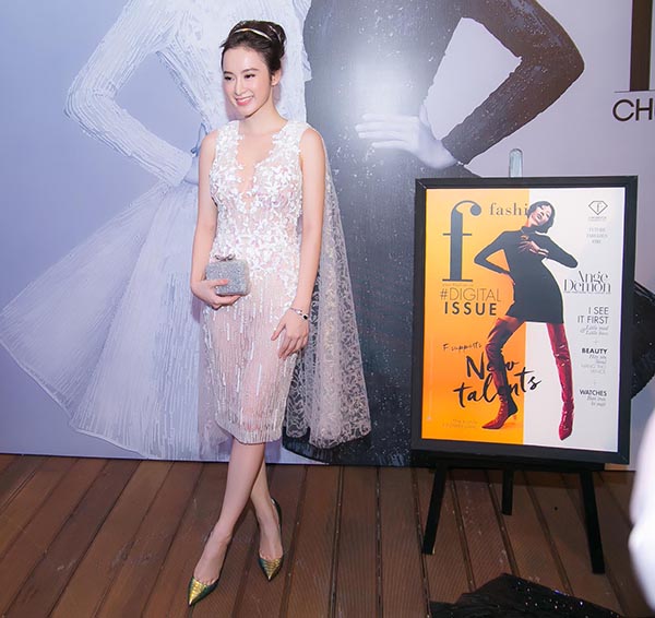 
Tối 1/10, Angela Phương Trinh xuất hiện nổi bật trong chương trình Ange ou Demon - Thiên thần hay Quỷ dữ - sự kiện thời trang đánh dấu 5 năm hoạt động nghệ thuật của NTK Chung Thanh Phong.
