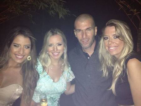 
Ronaldo béo mở tiệc chiêu đãi Neymar và Zidane ở Brazil.
