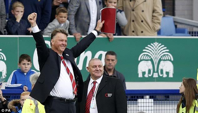 
Van Gaal cũng sớm nhận thấy tài năng của cậu học trò trẻ.
