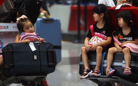 
Theo nhà báo Yonden Lhatoo, các chuyến bay hiện nay đã quá đủ những tên khủng bố nhí.

