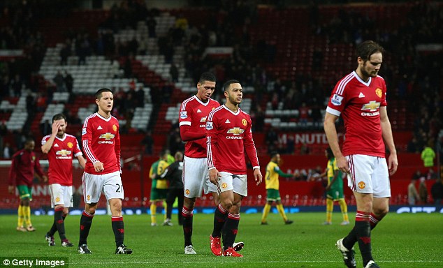 
Mớ bòng bong ở Old Trafford không dễ để xử lý.
