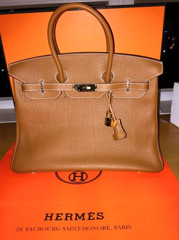 Chiếc túi xách Hermès Birkin Hà Giang đang sở hữu có giá thị trường lên tới hơn 21.000 đô-la (tương đương hơn 400 triệu đồng).