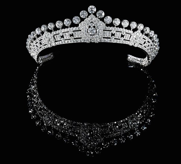 Vương miện kim cương tiara dự kiến thu về khoản tiền 300.000 trong buổi đấu giá