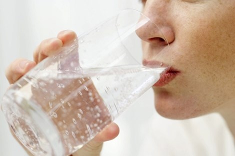 
 Uống nước khi khát là cách bổ sung nước hợp lý và tốt nhất.
