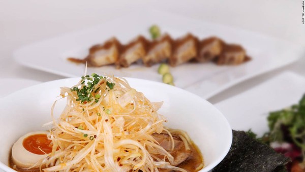 
Các món ăn đều chứa đựng sự cầu kỳ và mỹ học như văn hóa Nhật Bản.
