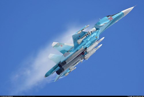 
Su-34 là thế hệ máy bay 4+ của Nga có khả năng hoạt động trong mọi điều kiện thời tiết, bất kể ngày đêm.
