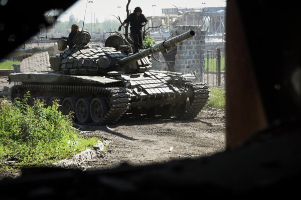 Đến tháng 1/2015, ly khai Donetsk đã kiểm soát được khu vực.&nbsp;Tuy nhiên, bất chấp lệnh ngừng bắn,&nbsp;sân bay Donetsk&nbsp;những tháng vừa qua vẫn là điểm nóng xảy ra giao tranh.