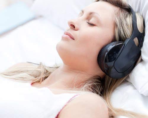 
Theo một nghiên cứu vào năm 2001, âm nhạc trị liệu được cho là có lợi cho chứng nhức đầu mãn tính.

