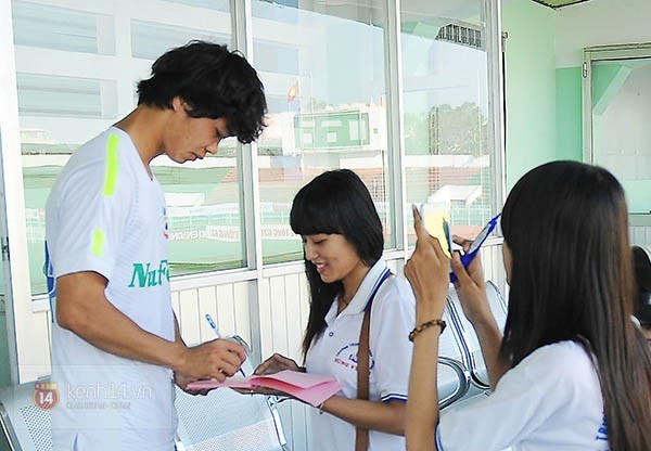 “Cơn sốt” Công Phượng ở V-League: Hãy đừng chỉ là tâm lý đám đông? 4