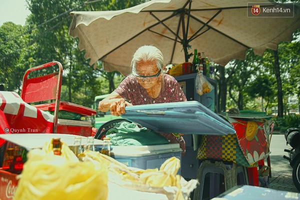 Bà không cho rằng đây là công việc vất vả, đối với bà, đi bán nước vỉa hè chỉ đơn giản là tìm vui giữa Sài Gòn.