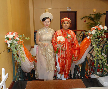 
Dương Trương Thiên Lý kết hôn với chồng là chủ tịch HĐQT Công ty cổ phần Hoàn Vũ.
