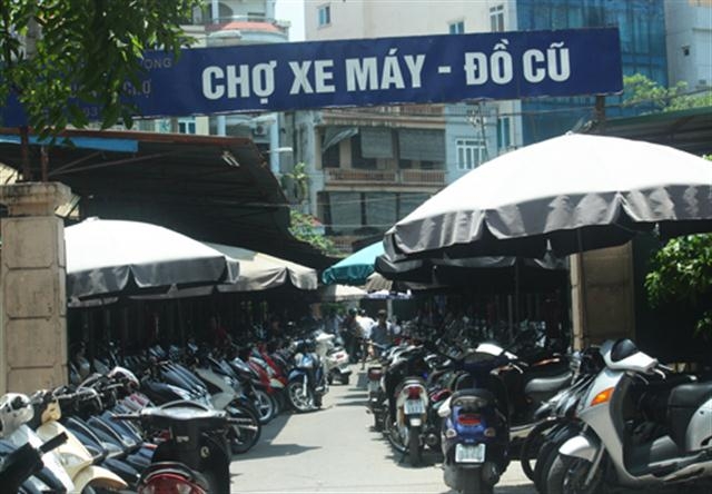 Một góc chợ xe máy Chùa Hà, hay còn gọi là chợ xe Dịch Vọng