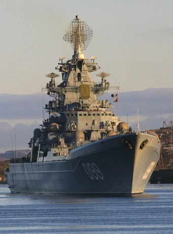 Tuần dương hạm hạng nặng mang tên Peter Đại Đế, kỳ hạm của hạm đội Phương Bắc. Đây cũng là tuần dương hạm lớp Kirov duy nhất của Hải quân Nga đang hoạt động. Đây là loại tàu chiến lớn nhất thế giới chỉ sau tàu sân bay và tàu đốc đổ bộ, nó còn được mệnh danh là kho tên lửa trên biển với khả năng mang theo hàng trăm tên lửa các loại.