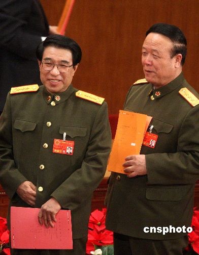 Quách Bá Hùng (phải) và Từ Tài Hậu bị cáo buộc là đã làm mưa làm gió và gây ra tình trạng tham nhũng trong quân đội Trung Quốc suốt hàng chục năm.