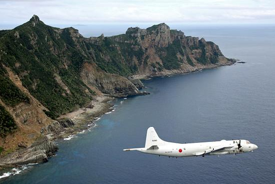 Máy bay của Lực lượng phòng vệ bờ biển Nhật Bản giám sát đảo Senkaku/Điếu Ngư.