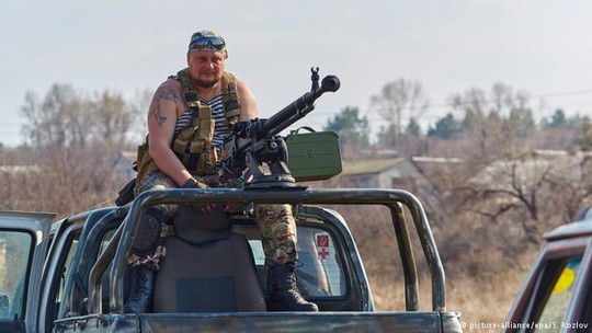 Phe ly khai cũng cáo buộc binh sĩ Ukraine sử dụng vũ khí hạng nặng gần sân bay Donetsk. Ảnh: EPA