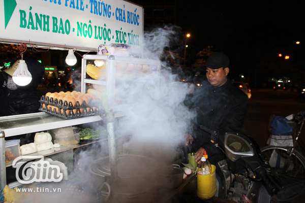 Gặp chàng trai bán xôi hài hước bất ngờ nổi tiếng trên mạng