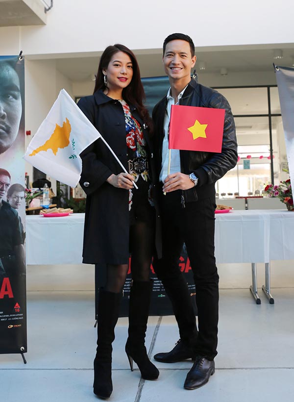 Sáng ngày 18/1, hai diễn viên của Hương Ga đã tham gia lễ khai mạc Tuần lễ văn hoá Việt Nam tại Síp.