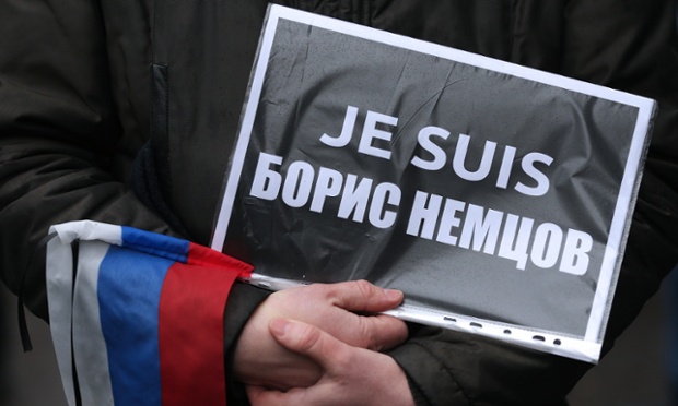 Một tấm biển ghi dòng chữ Tôi là Boris Nemtsov.