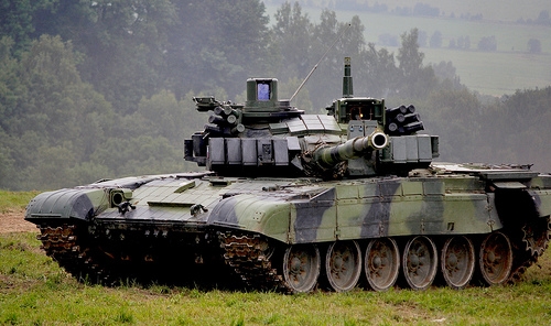 Trong chiến đấu đánh địch, xe tăng T-72M4 trang bị pháo nòng trơn 2A46 125mm được bổ sung thêm hệ thống quy chiếu nòng pháo giúp tăng độ chính xác. Hỏa lực phụ gồm một đại liên đồng trục 7,62mm và đại liên phòng không 12,7mm (do trưởng xe điều khiển).