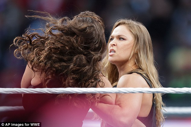 Không đấu thủ nữ nào trụ nổi vài phút trước Ronda Rousey