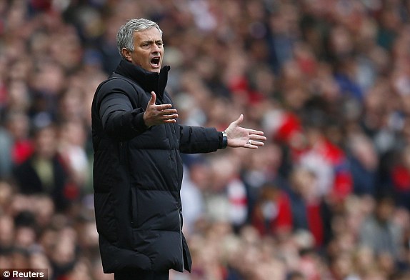 Mourinho ức chế với công tác trọng tài.