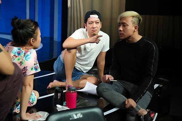 
Anh vui vẻ tiết lộ đã hoàn thiện gần xong nội dung của liveshow đậm chất hài, mang tính giải trí cao.
