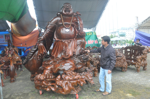 tượng-gỗ, thần-tài, đồ-gỗ, siêu-phẩm, ngàn-đô, tiền-tỷ, Đà-Nẵng, nhà-giàu, ăn-chơi, đại-gia