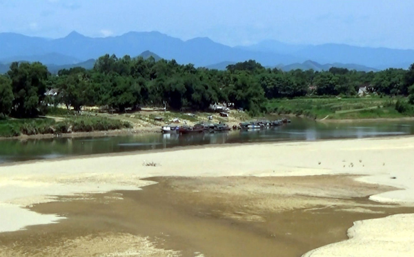 sông cạn, trơ đáy, rừng cháy, nắng 40 độ