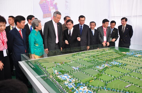 Năm 2013, Thủ tướng Singapore Lý Hiển Long đã đến Quảng Ngãi tham dự lễ khởi công dự án VSIP Quảng Ngãi. Hiện dự án VSIP Quảng Ngãi đang được triển khai, nâng quy mô với số vốn hàng ngàn tỉ đồng. Ảnh: Tử Trực