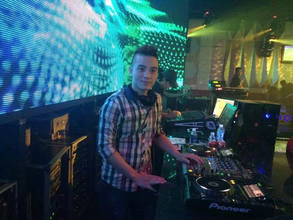 Câu chuyện đổi nghề khó tin của thầy giáo trẻ trở thành DJ